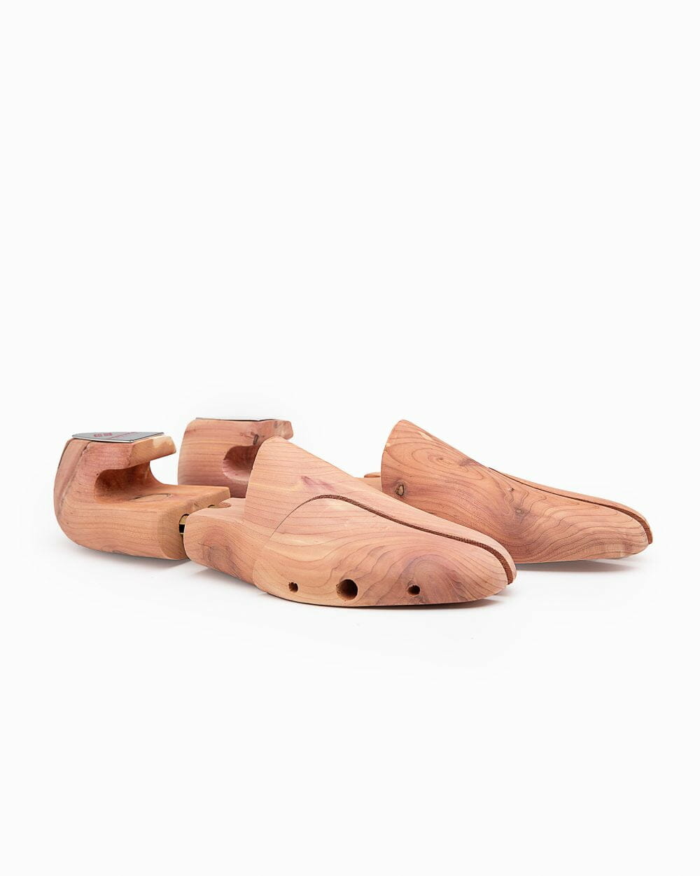 wooden-shoe-tree-pair-alligned