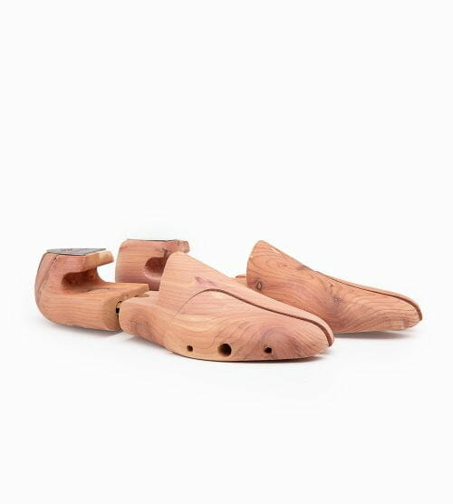 wooden-shoe-tree-pair-alligned