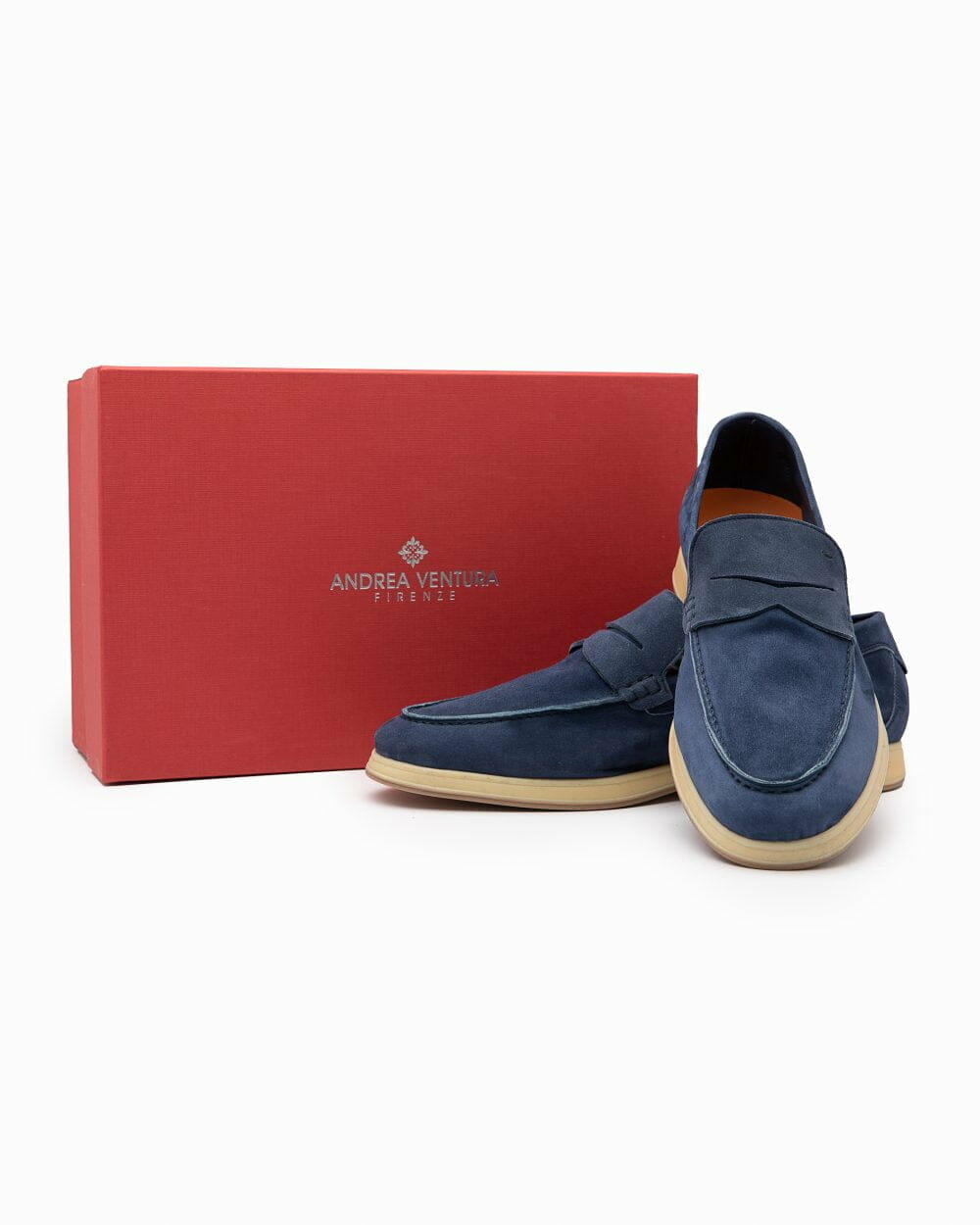 Aquariva-80-suede-blue-navy-packaging